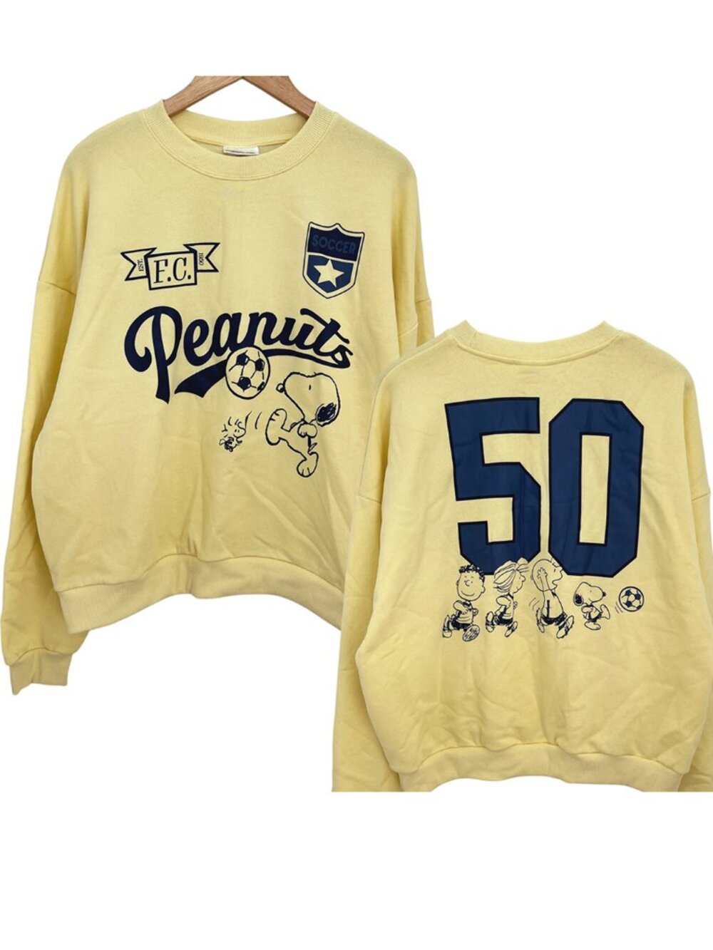 Peanuts Charlie Brown Snoopy Soccer Women's Sweatshirt Large NWT
